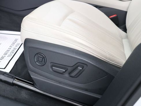 Used 2024 Audi Q8 e-tron Premium Plus w/ Premium Plus Package image 12