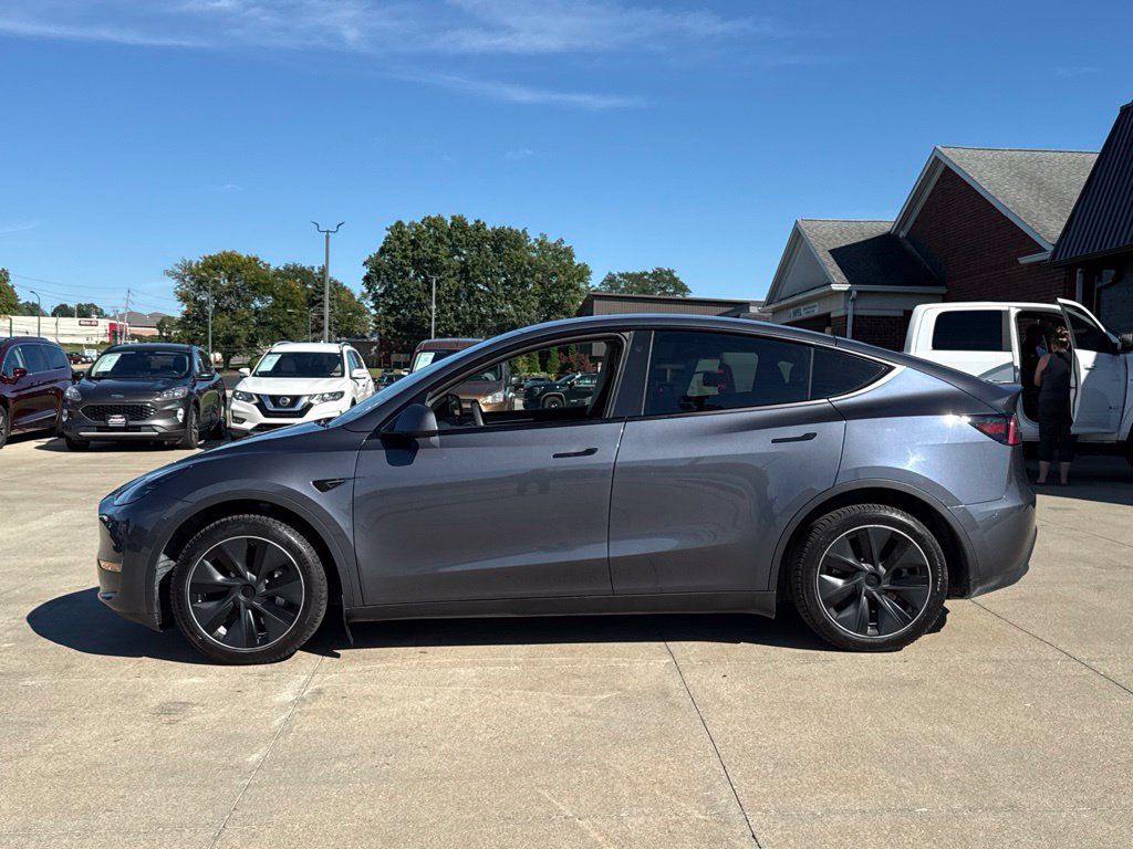 Used 2023 Tesla Model Y Long Range AWD/4WD image 3