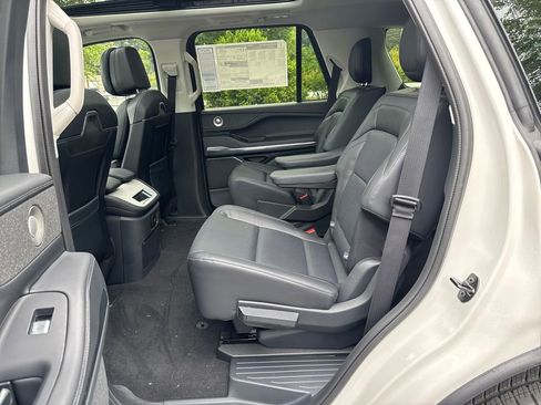 New 2026 Lincoln Navigator Reserve AWD/4WD image 30