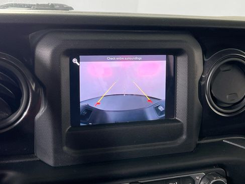 Used 2022 Jeep Gladiator Sport image 13