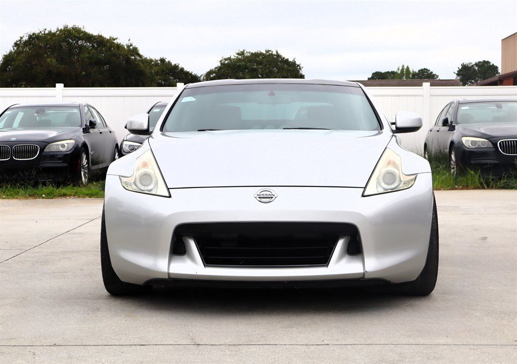 Used 2012 Nissan 370Z Coupe RWD image 2