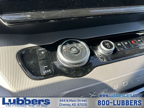 Used 2025 Ford Expedition Active AWD/4WD image 19