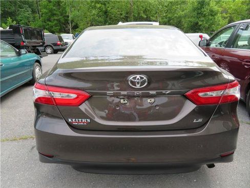 Used 2018 Toyota Camry LE FWD image 15