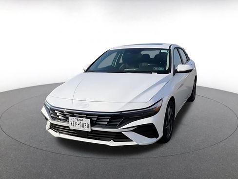 Used 2025 Hyundai Elantra Limited image 6