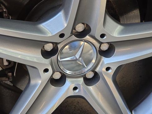 Used 2010 Mercedes-Benz E 550 Sedan image 15