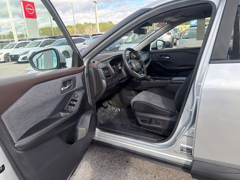 Used 2023 Nissan Rogue SV image 13