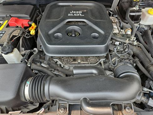 Used 2021 Jeep Wrangler Unlimited Sahara w/ Cold Weather Group AWD/4WD image 28