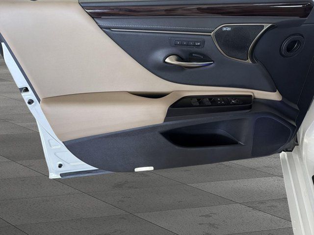 Used 2019 Lexus ES 300h w/ Accessory Package 2 FWD image 11