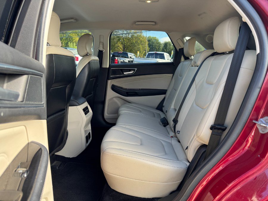 Used 2018 Ford Edge Titanium w/ Technology Package FWD image 16
