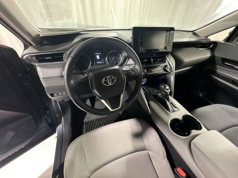 Used 2021 Toyota Venza LE image 16