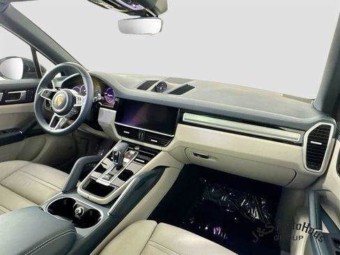 Used 2023 Porsche Cayenne Platinum Edition AWD/4WD image 31
