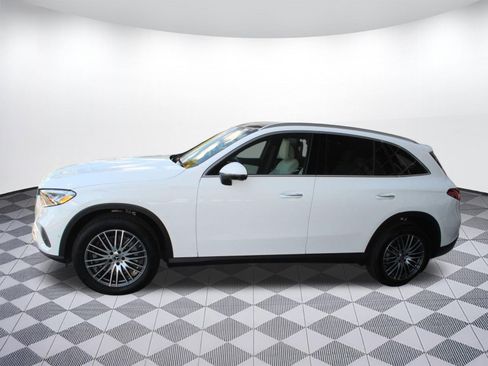 Used 2026 Mercedes-Benz GLC 300 image 2