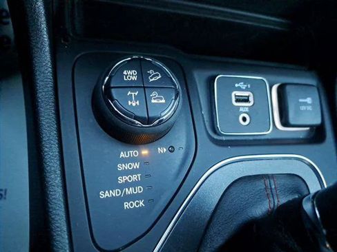 Certified 2023 Jeep Cherokee Trailhawk AWD/4WD image 21