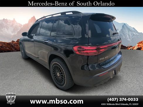 Used 2024 Mercedes-Benz EQB 300 4MATIC image 18