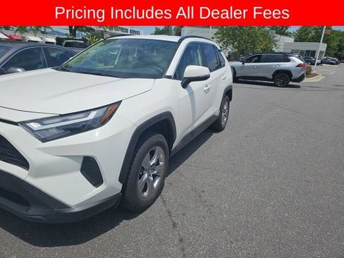 Used 2022 Toyota RAV4 XLE AWD/4WD image 8
