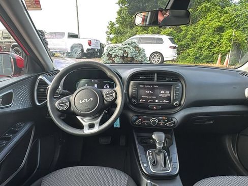 Used 2024 Kia Soul LX w/ Option Group 015 FWD image 9