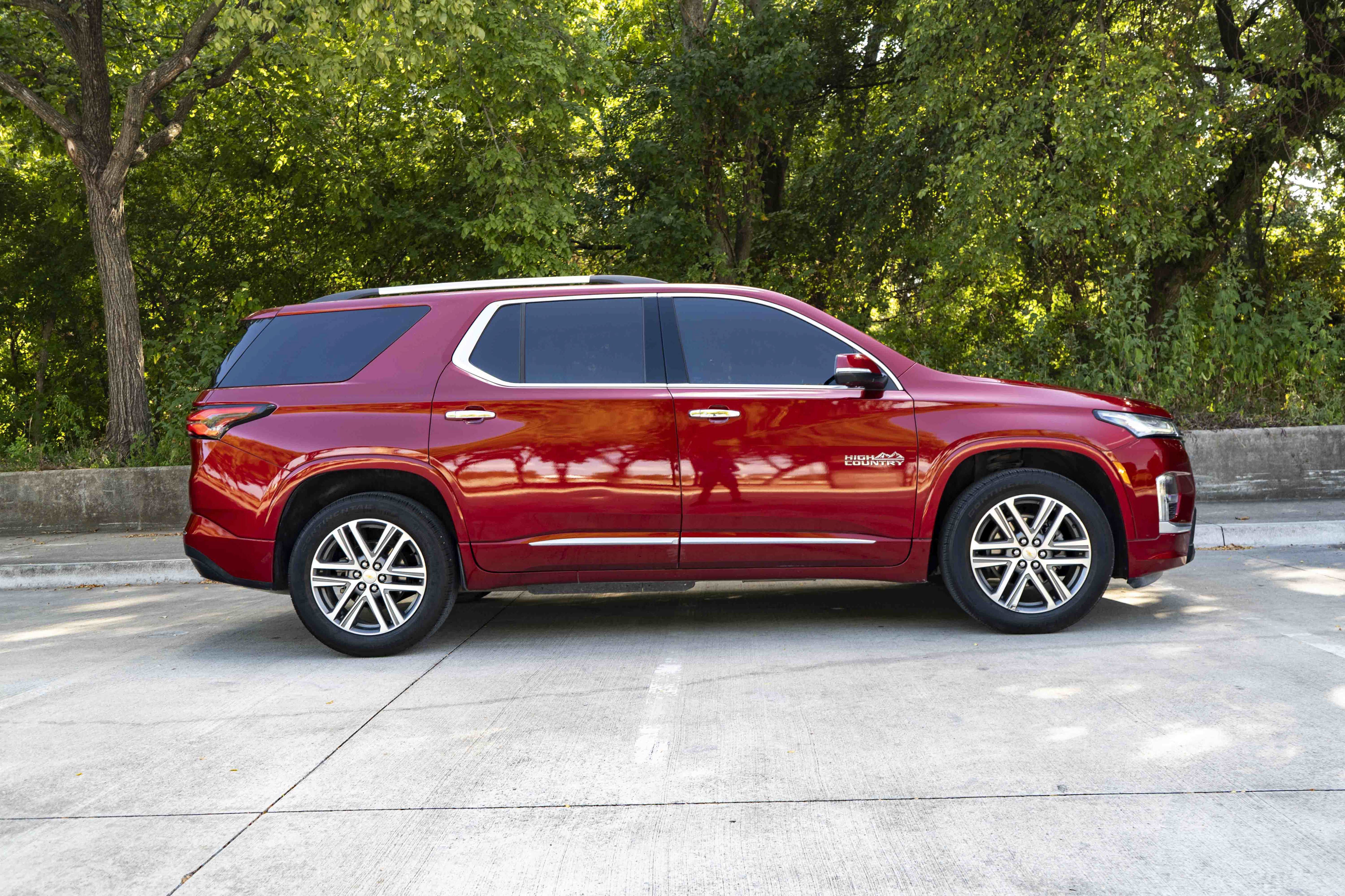 Used 2023 Chevrolet Traverse High Country w/ LPO, Floor Liner Package FWD image 10