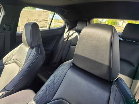 New 2026 Lexus UX 300h FWD image 25