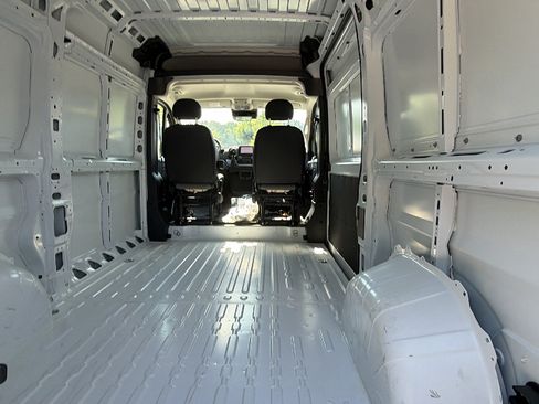 Used 2025 RAM ProMaster 2500 w/ Safety Group FWD image 13