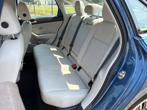 Used 2020 Volkswagen Jetta SE w/ SE Cold Weather Package FWD image 19