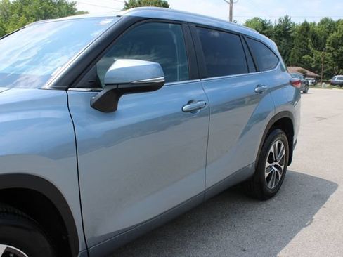 Used 2023 Toyota Highlander XLE AWD/4WD image 43