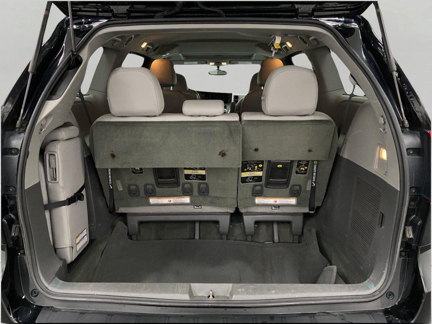 Used 2016 Toyota Sienna XLE FWD image 6