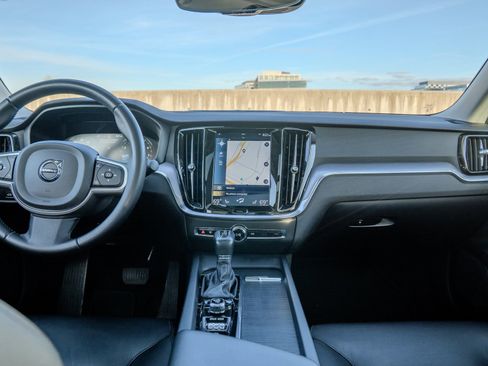 Used 2019 Volvo S60 T6 Momentum w/ Multimedia Package AWD/4WD image 20