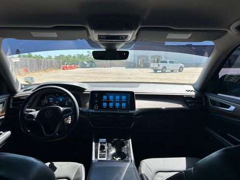 Used 2024 Volkswagen Atlas SE w/ Black Wheel Package image 16