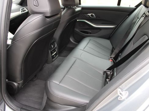 Used 2025 BMW 330i Sedan image 6