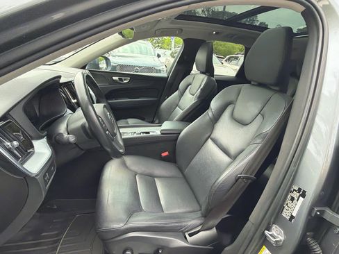 Used 2019 Volvo XC60 T6 Momentum image 26