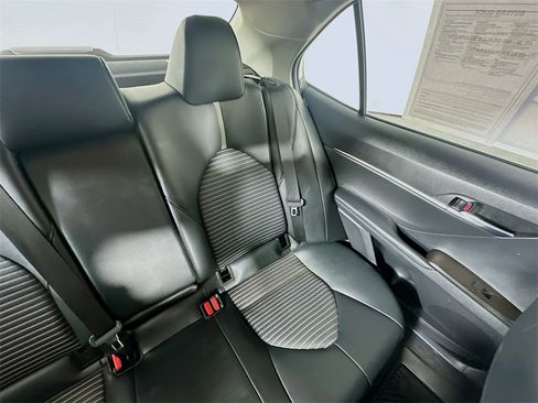 Used 2022 Toyota Camry SE image 14
