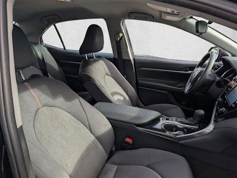 Used 2020 Toyota Camry LE image 17