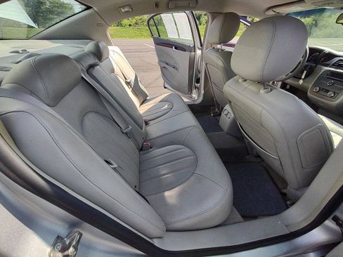 Used 2010 Buick Lucerne CXL w/ Driver Confidence Package FWD image 19