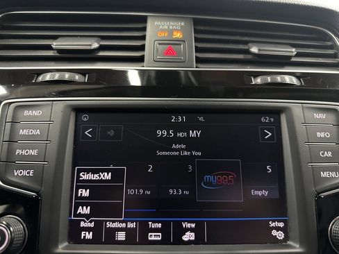 Used 2017 Volkswagen Golf SEL image 29