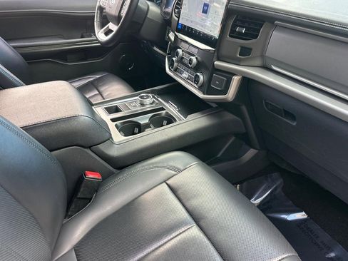 Used 2022 Ford Expedition XLT image 33