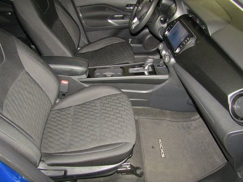 Used 2023 Nissan Kicks SV image 18