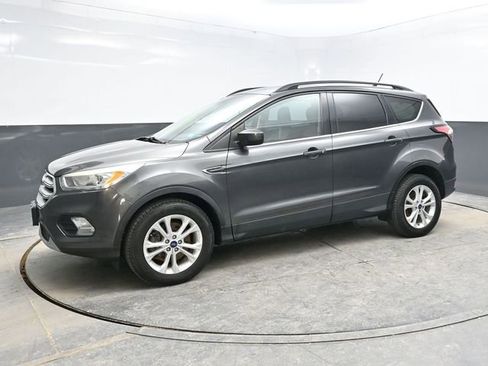 Used 2018 Ford Escape SEL image 3