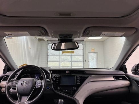 Used 2019 Toyota Camry SE w/ Convenience Package FWD image 21