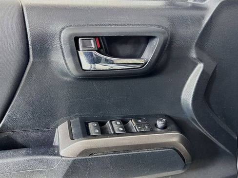 Used 2019 Toyota Tacoma TRD Sport w/ Exterior Package image 16