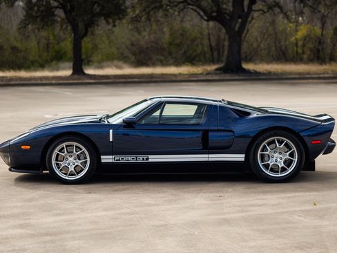 Used 2006 Ford GT image 16