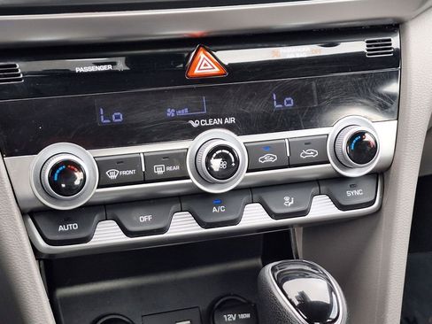 Used 2020 Hyundai Elantra SEL image 21