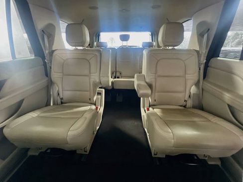 Used 2021 Lincoln Navigator Reserve w/ Luxury Package RWD image 26