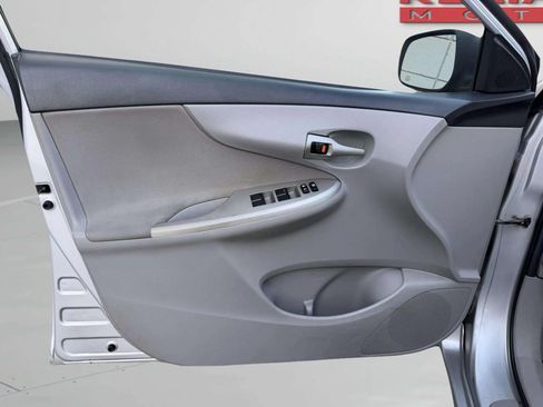 Used 2013 Toyota Corolla LE FWD image 12