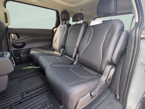 New 2026 Kia Carnival SX FWD image 13