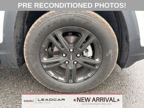 Used 2023 GMC Terrain AT4 w/ GMC Pro Grade Package AWD/4WD image 9