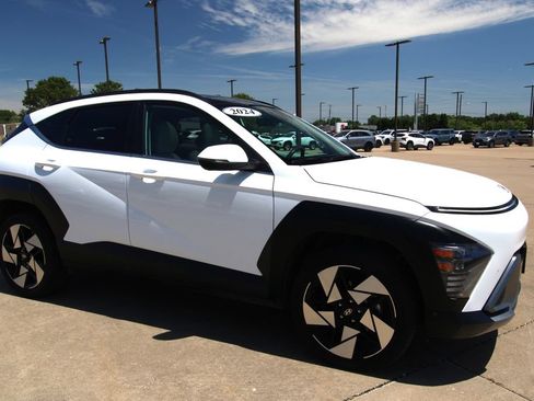 Used 2024 Hyundai Kona Limited AWD/4WD image 3