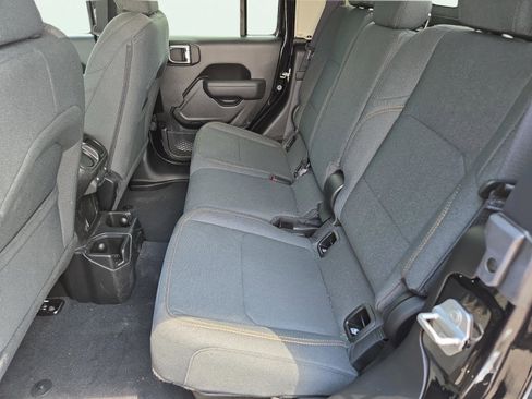 New 2025 Jeep Gladiator Sport image 17