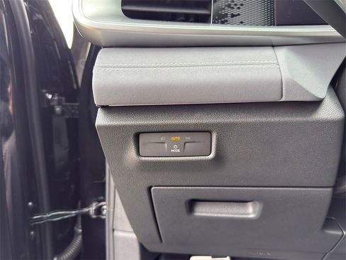 New 2026 Volkswagen Tiguan SE R-Line image 15