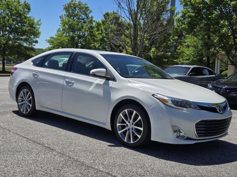 Used 2014 Toyota Avalon XLE Touring FWD image 5