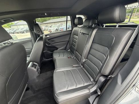 Used 2018 Volkswagen Tiguan SEL Premium w/ R-Line Package AWD/4WD image 17